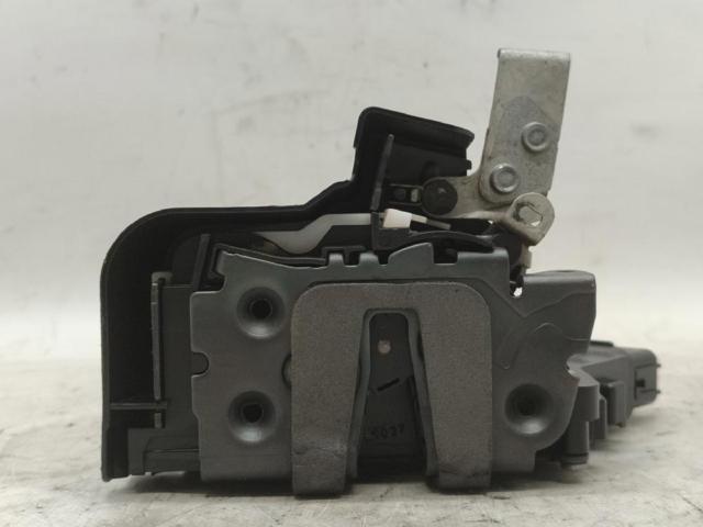 Zamek drzwi przednich prawych 6M2AR21812AB FORD