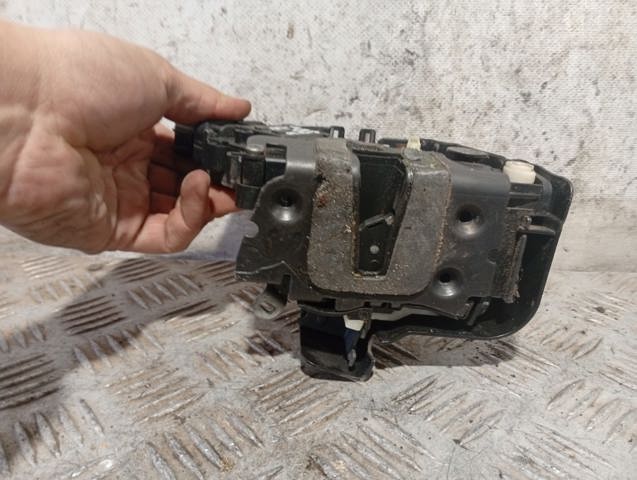 Zamek drzwi tylnych prawych 6M2AR26412BB FORD
