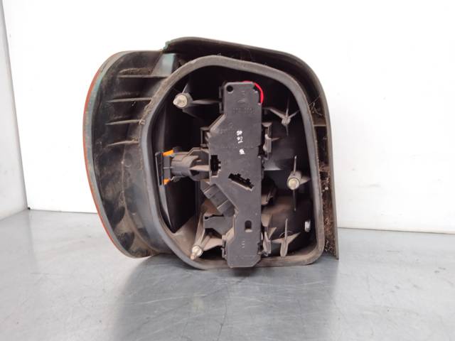 Lampa zespolona tylna prawa 6N0945096 VAG