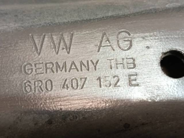 Wahacz zawieszenia przedniego dolny prawy 6R0407152E VAG