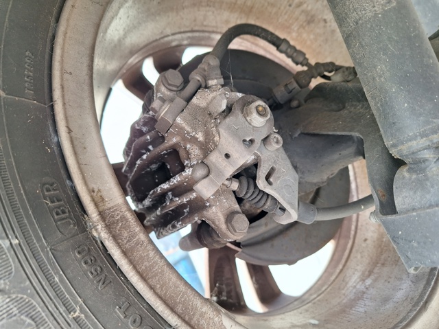 Zacisk hamulcowy tylny lewy 6R0615423 VAG