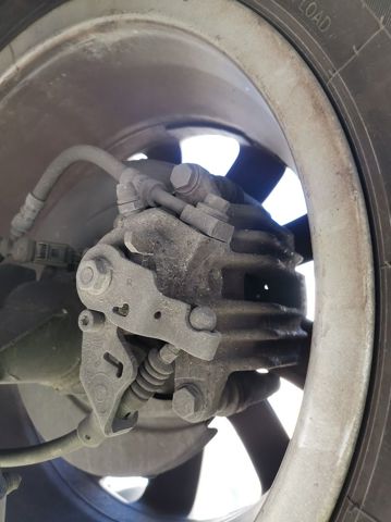 Zacisk hamulcowy tylny prawy 6R0615424 VAG