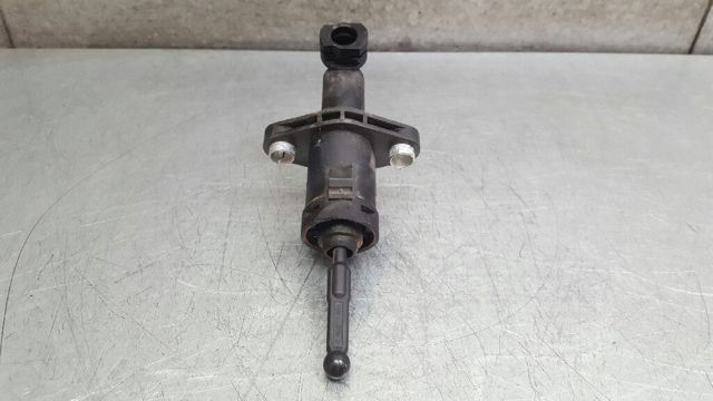 Cylinder sprzęgła główny 6R0721388 VAG