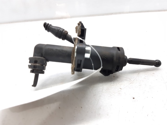 Cylinder sprzęgła główny 6R0721388 VAG