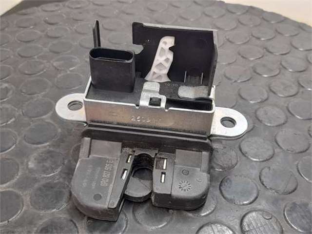 Zamek klapy bagażnika (3/5 drzwi tylnych) 6R0827505E VAG