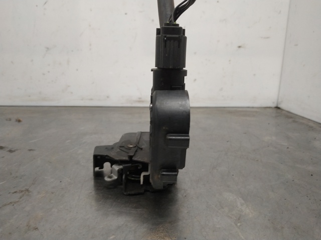 Zamek drzwi przednich prawych 6W8A21812AD LAND ROVER