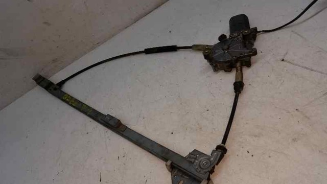 Mechanizm podnoszenia szyby drzwi przednich prawych 701837502B VAG