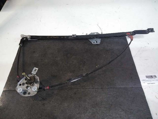 Mechanizm podnoszenia szyby drzwi przednich prawych 701837502F VAG