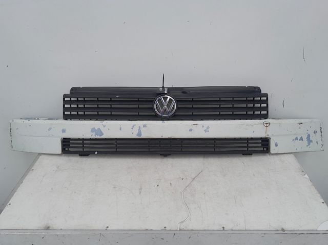 Atrapa chłodnicy 701853653E VAG