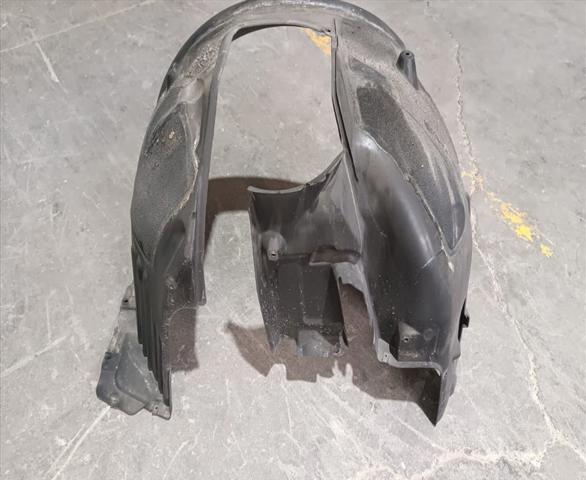Nadkole błotnika przedniego lewe 7033749 BMW
