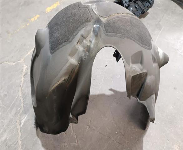 Nadkole błotnika tylnego prawe 7033752 BMW