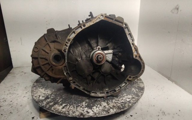 Mechaniczna skrzynia biegów w komplecie 711698 MERCEDES