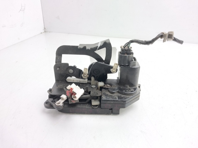 Zamek drzwi przednich lewych 7121008032 SSANG YONG