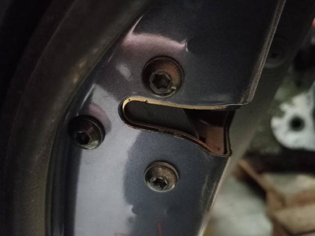 Zamek drzwi tylnych lewych SsangYong Rexton 1 RJ