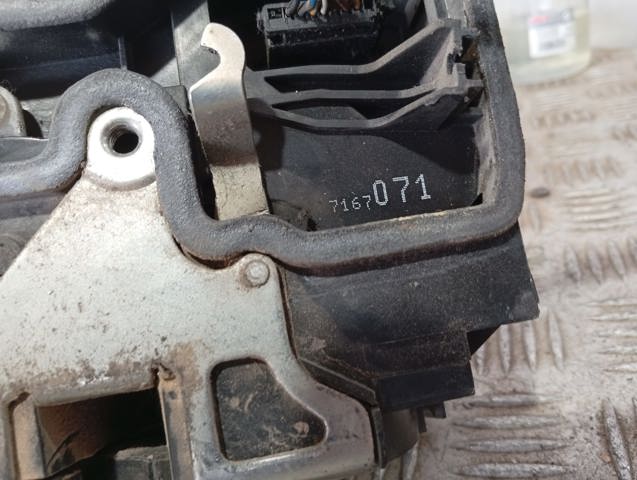 Zamek drzwi przednich lewych 7167071 BMW