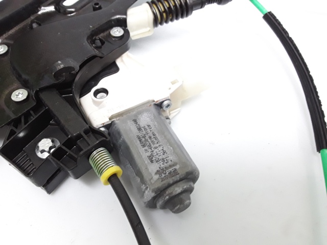 Mechanizm podnoszenia szyby drzwi przednich prawych 71821329 BMW