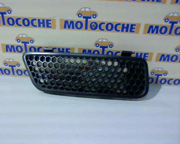 Atrapa chłodnicy prawa 7200428467 RENAULT