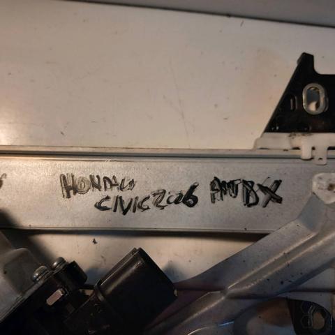 Mechanizm podnoszenia szyby drzwi przednich prawych 72210SMGE01 HONDA