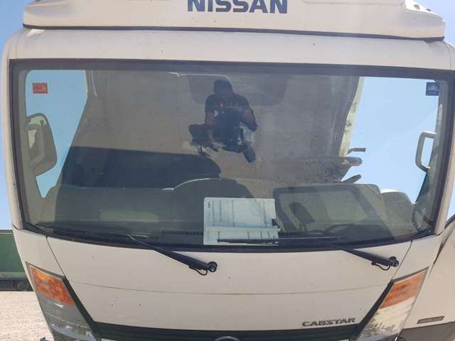 Przednia szyba Nissan Cabstar