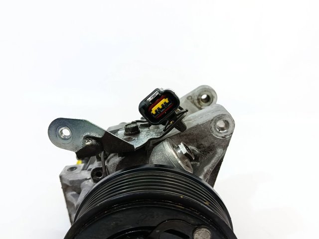 Sprężarka klimatyzacji 73111SC001 SUBARU
