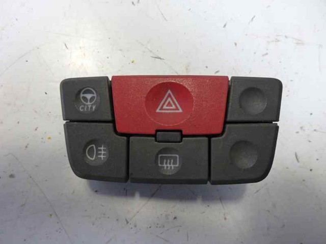 Przycisk włączania światła awaryjnego 735357113 FIAT