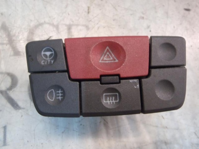Przycisk włączania światła awaryjnego 735357113 FIAT