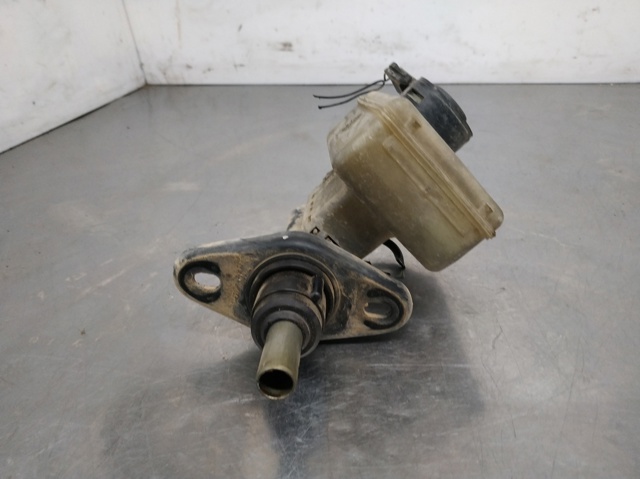Główny cylinder hamulców do Land Rover Freelander L314
