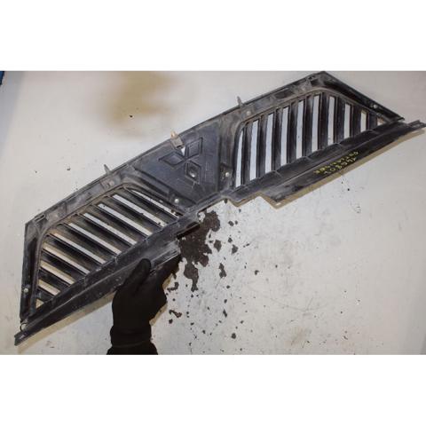 Atrapa chłodnicy Mitsubishi Outlander CWW