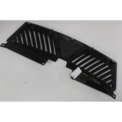 Atrapa chłodnicy Mitsubishi Outlander CWW