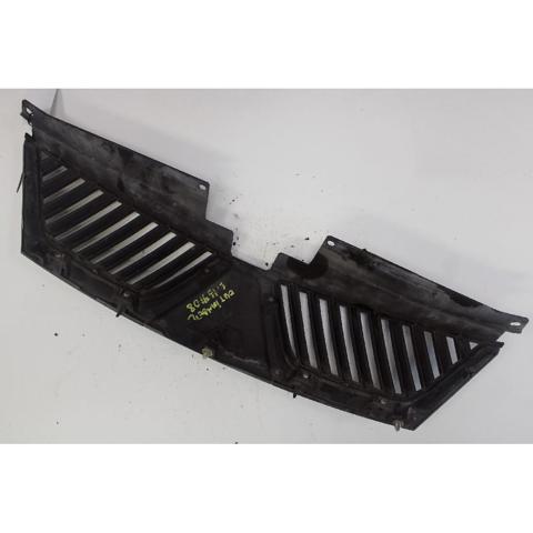 Atrapa chłodnicy Mitsubishi Outlander CWW