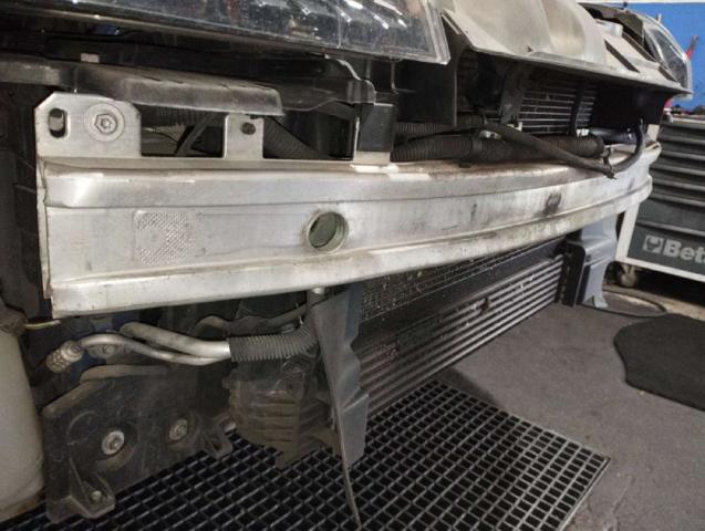 Wzmocnienie zderzaka przedniego 752100003R RENAULT
