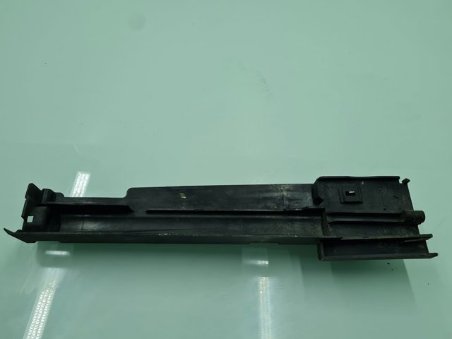 Uchwyt chłodnicy prawy 7600537 BMW