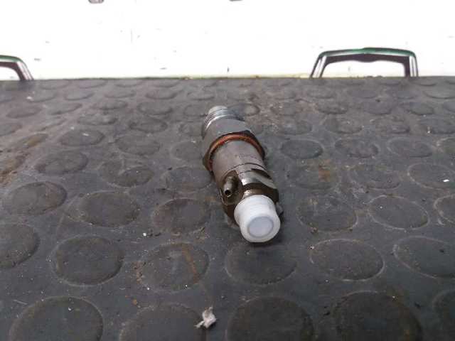 Dysza spryskiwacza szyby przedniej 7700308815 RENAULT