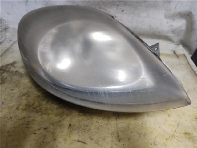 Reflektor prawy 7700311372 NISSAN