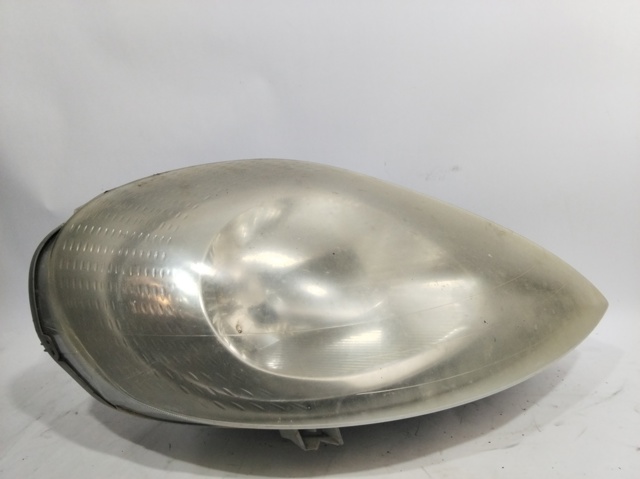 Reflektor prawy 7700311372 OPEL