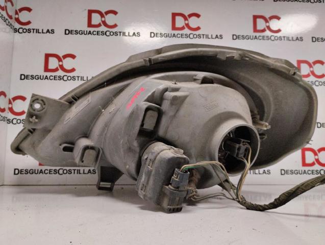 Reflektor prawy 7700311372 OPEL