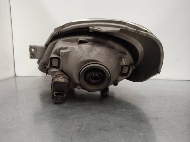 Reflektor prawy 7700311372 RENAULT