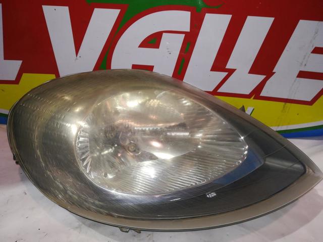 Reflektor prawy 7700311372 RENAULT