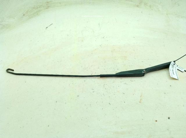 Ramię wycieraczki szyby przedniej 7700311584 OPEL