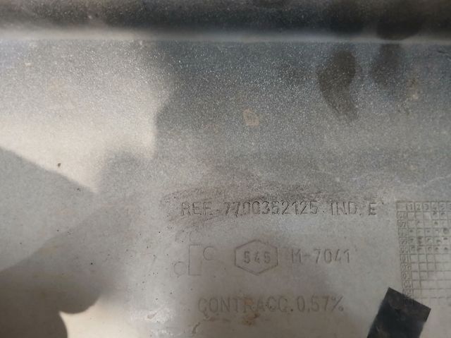 Atrapa chłodnicy 7700352125 RENAULT