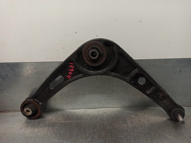Wahacz zawieszenia przedniego dolny prawy 7700413494 RENAULT