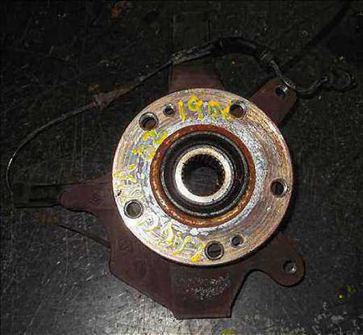 Czop (zwrotnica) przedni prawy 7700421826 RENAULT