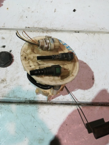 Moduł pompy paliwowej z czujnikiem poziomu paliwa 7700431718 RENAULT