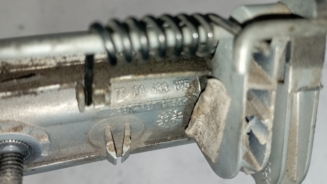 7700433075 Renault (RVI)