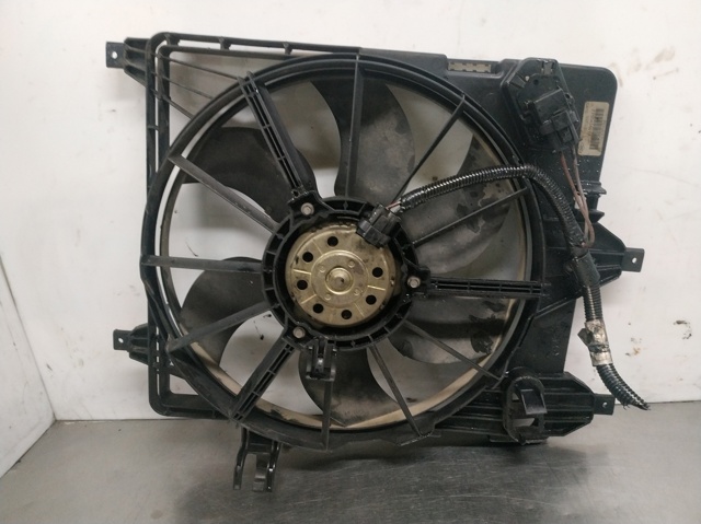 Dyfuzor chłodnicy, w komplecie z silnikiem i wirnikiem 7700436917 RENAULT
