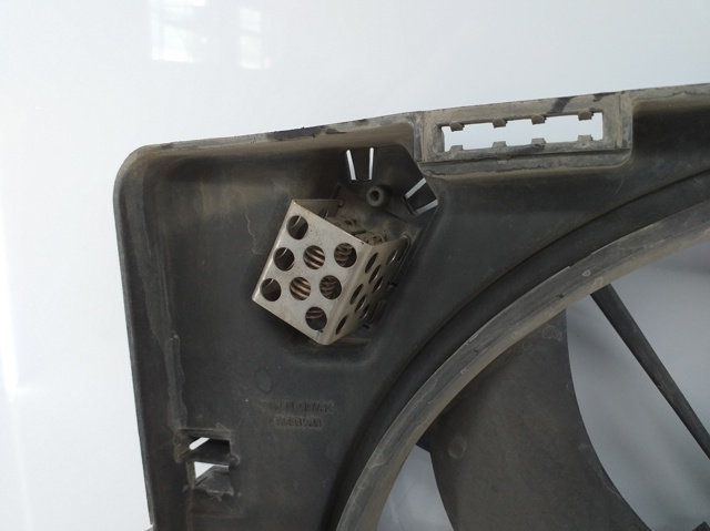 Dyfuzor chłodnicy, w komplecie z silnikiem i wirnikiem 7700436917 RENAULT