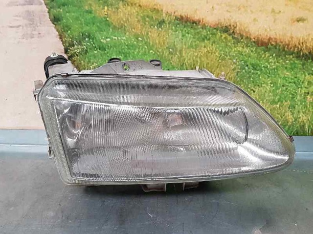 Reflektor prawy 7700820119 RENAULT