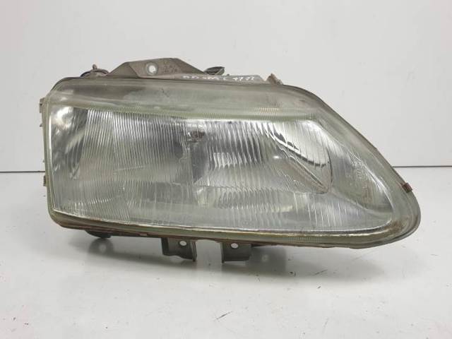 Reflektor prawy 7700820119 RENAULT