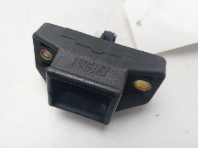 Zamek klapy bagażnika (3/5 drzwi tylnych) 7700827599 RENAULT