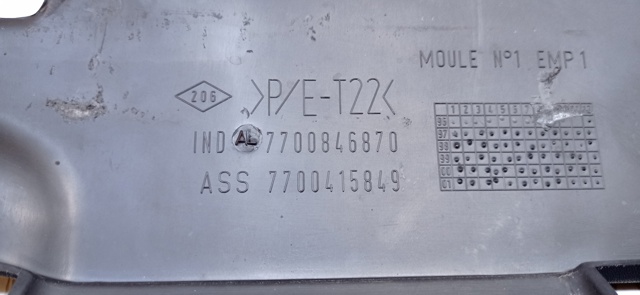 Atrapa chłodnicy 7700846870 RENAULT